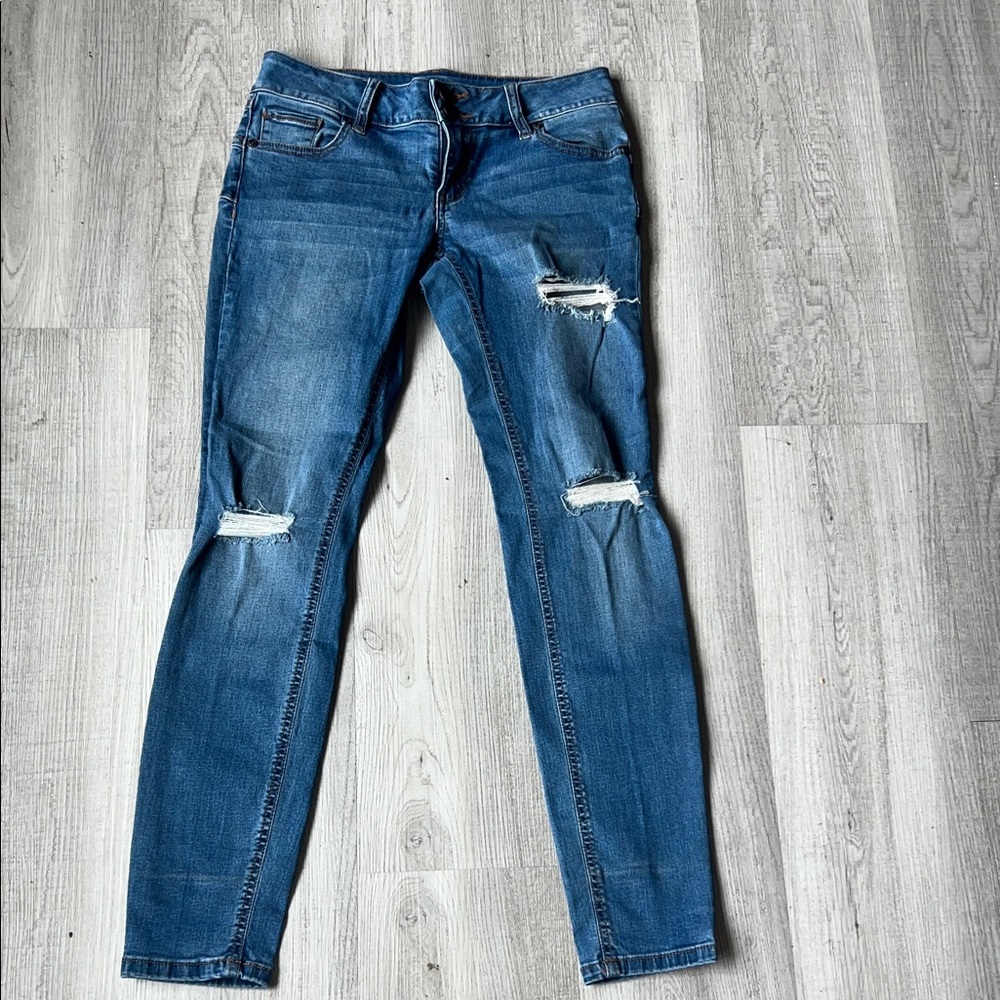 Soho Blue Distressed Skinny Jeans. CAJA # 7